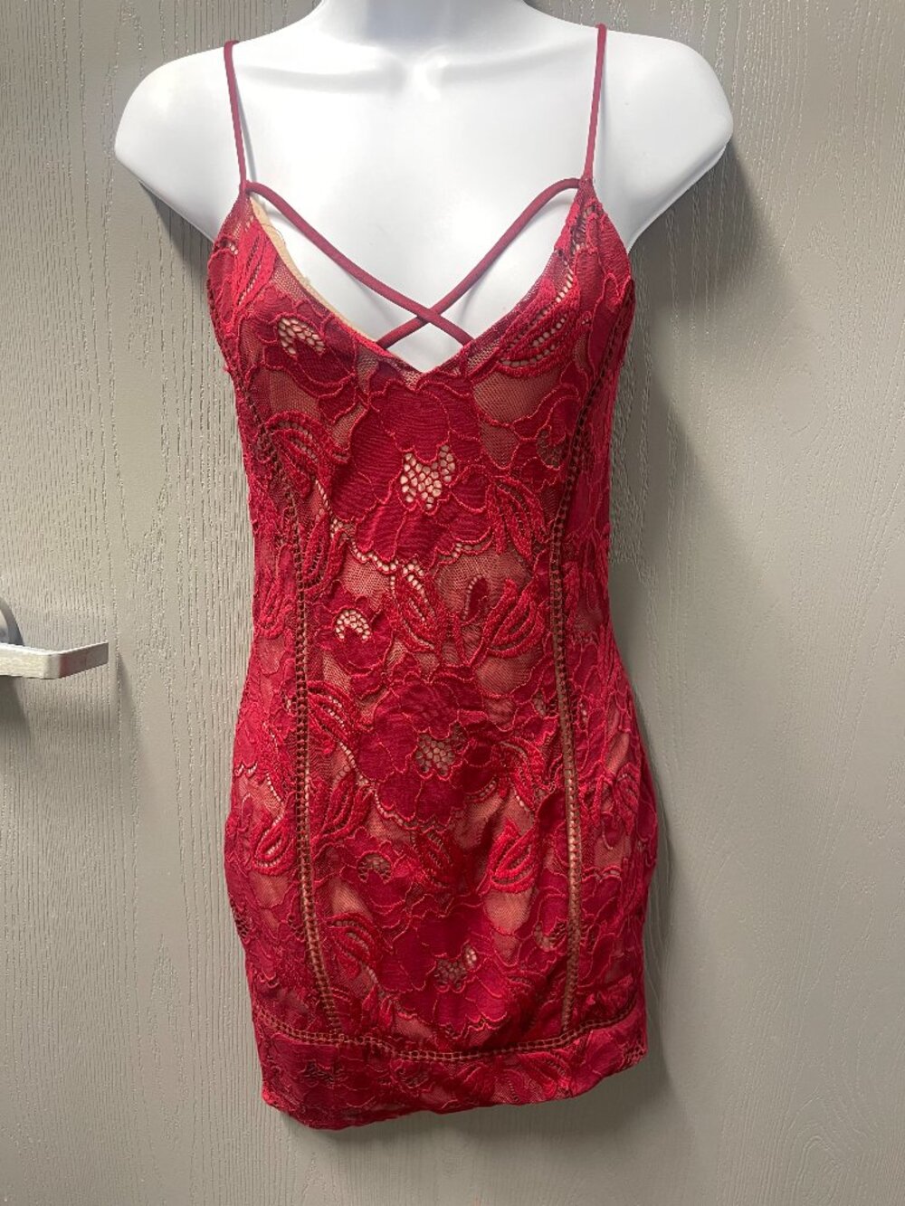 Burgundy Floral Lace Strappy Bodycon Mini Dress est xs